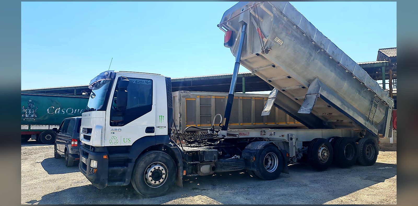Iveco Stralis articulado de Grup Fusió con bañera de aluminio basculante